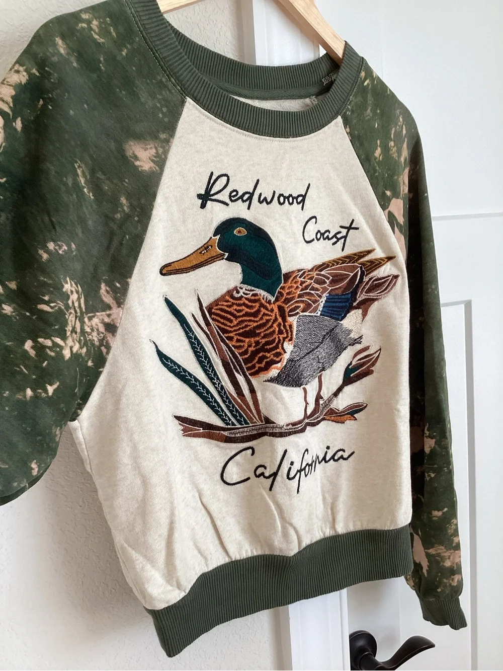 🦆Anthropologie Niki Bubble Embroidered Sweatshirt Pilcro New Duck Camouflage - Picture 8 of 15
